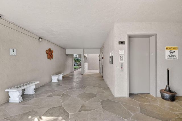 2300 NE 1st Lane 201, Boynton Beach, FL 33435