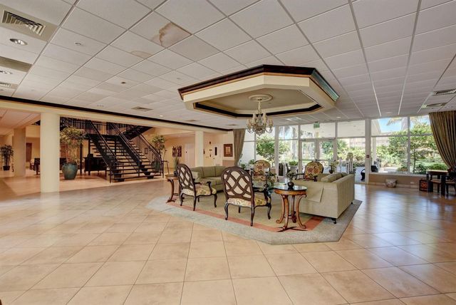 2300 NE 1st Lane 201, Boynton Beach, FL 33435