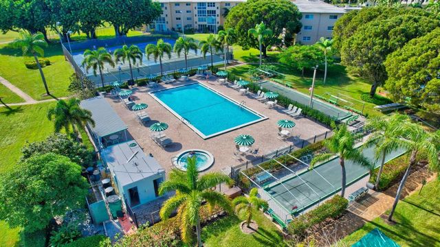 2300 NE 1st Lane 201, Boynton Beach, FL 33435