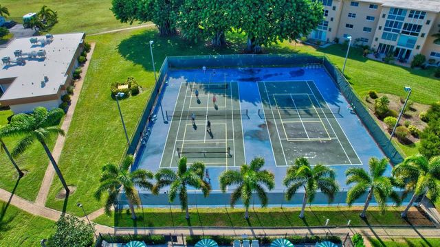 2300 NE 1st Lane 201, Boynton Beach, FL 33435