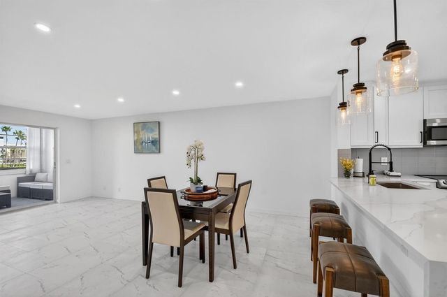 2300 NE 1st Lane 201, Boynton Beach, FL 33435
