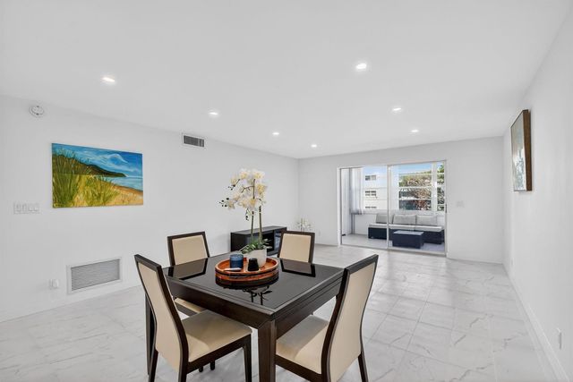 2300 NE 1st Lane 201, Boynton Beach, FL 33435