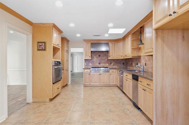 2206 Nantucket Drive B, Houston, TX 77057