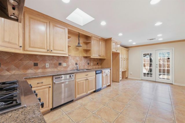 2206 Nantucket Drive B, Houston, TX 77057