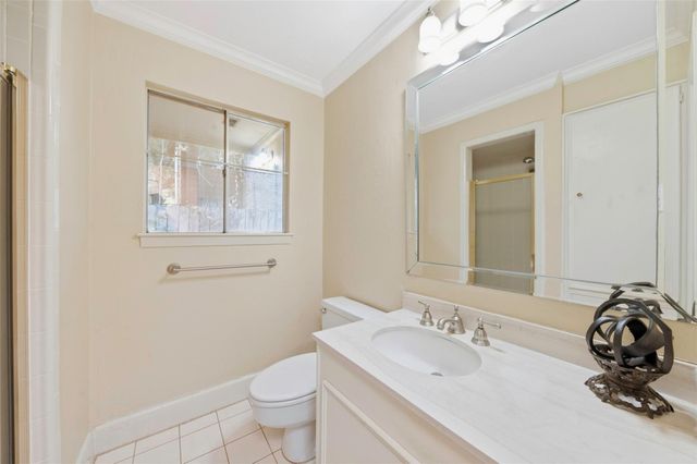 2206 Nantucket Drive B, Houston, TX 77057