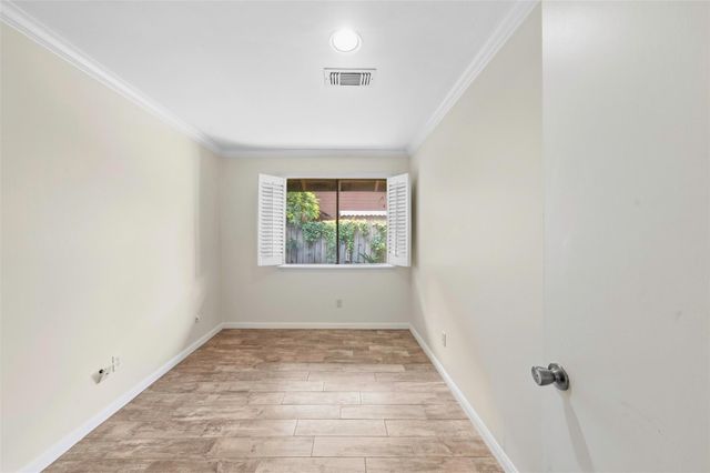 2206 Nantucket Drive B, Houston, TX 77057