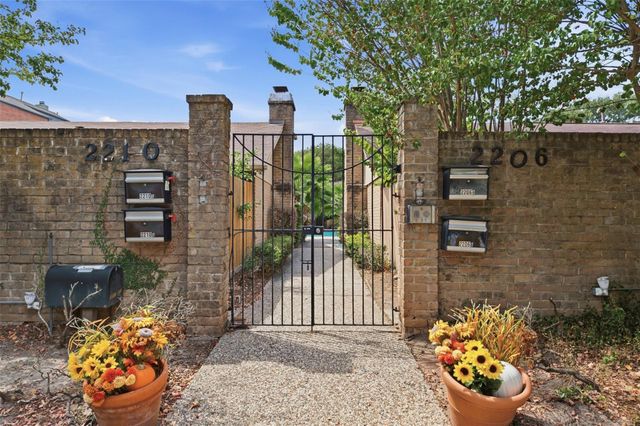 2206 Nantucket Drive B, Houston, TX 77057