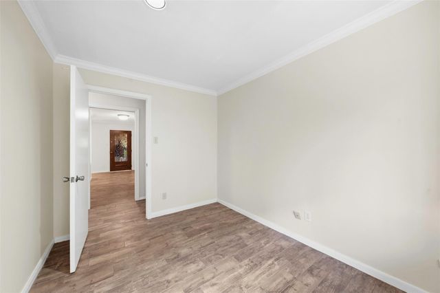 2206 Nantucket Drive B, Houston, TX 77057