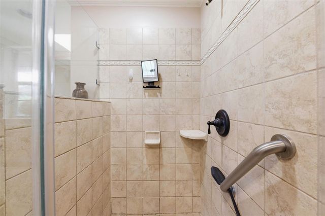 2206 Nantucket Drive B, Houston, TX 77057