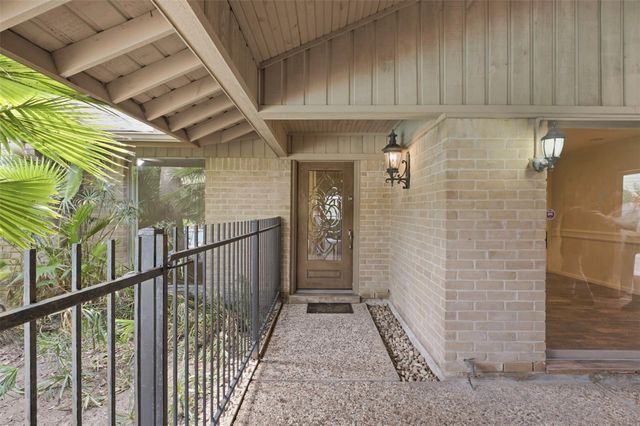 2206 Nantucket Drive B, Houston, TX 77057
