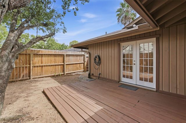 2206 Nantucket Drive B, Houston, TX 77057