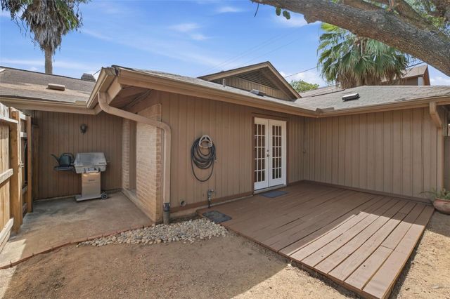 2206 Nantucket Drive B, Houston, TX 77057
