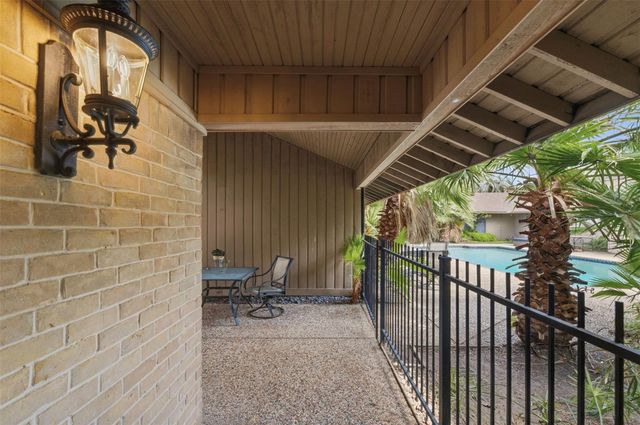 2206 Nantucket Drive B, Houston, TX 77057