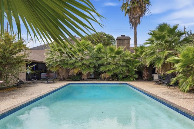 2206 Nantucket Drive B, Houston, TX 77057