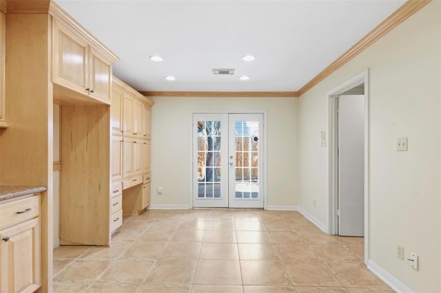 2206 Nantucket Drive B, Houston, TX 77057