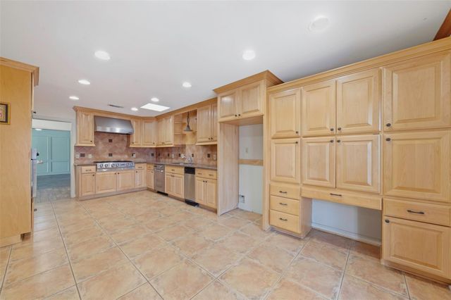 2206 Nantucket Drive B, Houston, TX 77057