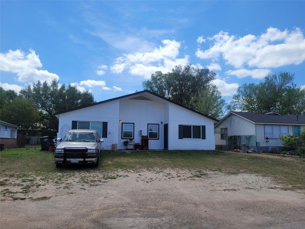 205 2nd Ave 1 & 2, Smithville, TX 78957