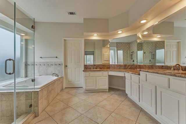 18 Gallant Oak Place, The Woodlands, TX 77381