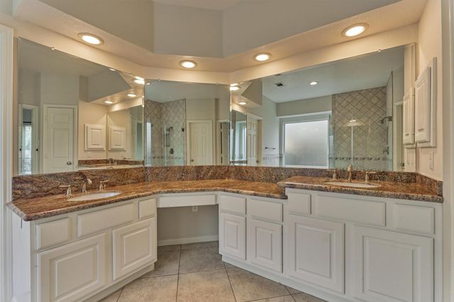 18 Gallant Oak Place, The Woodlands, TX 77381