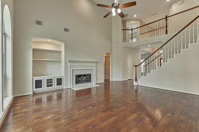 18 Gallant Oak Place, The Woodlands, TX 77381