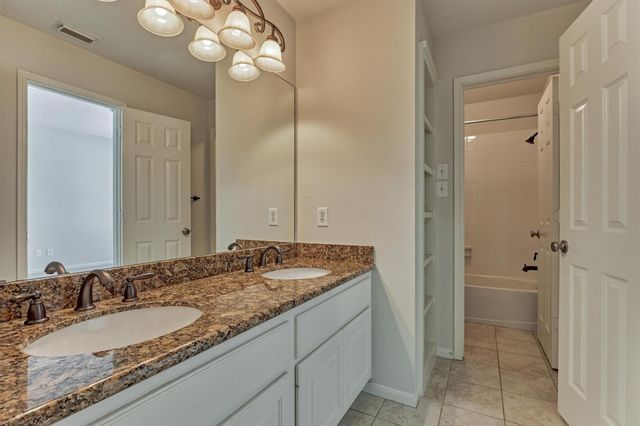 18 Gallant Oak Place, The Woodlands, TX 77381