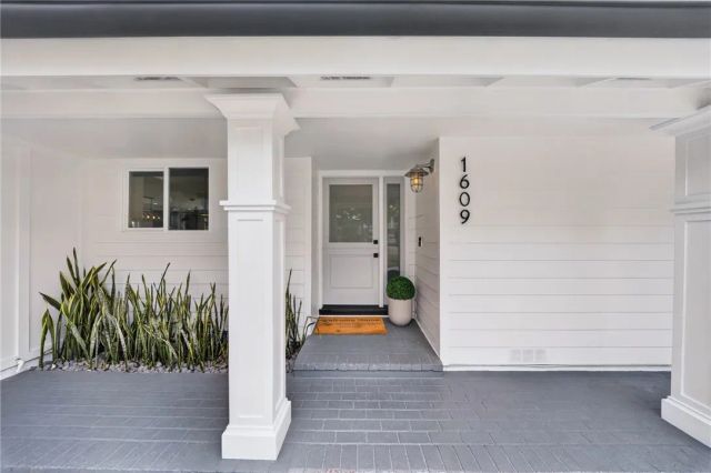 1609 Ruth, Newport Beach, CA 92660