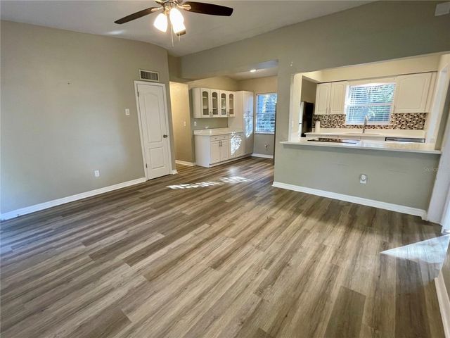 301 AVENUE E, Chuluota, FL 32766