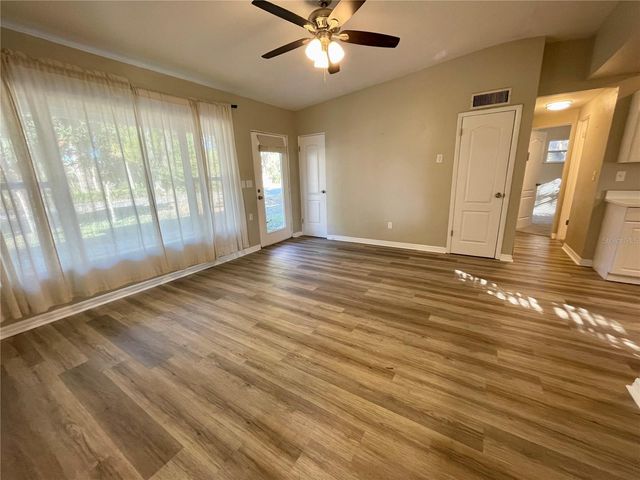 301 AVENUE E, Chuluota, FL 32766