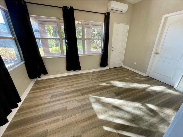 301 AVENUE E, Chuluota, FL 32766