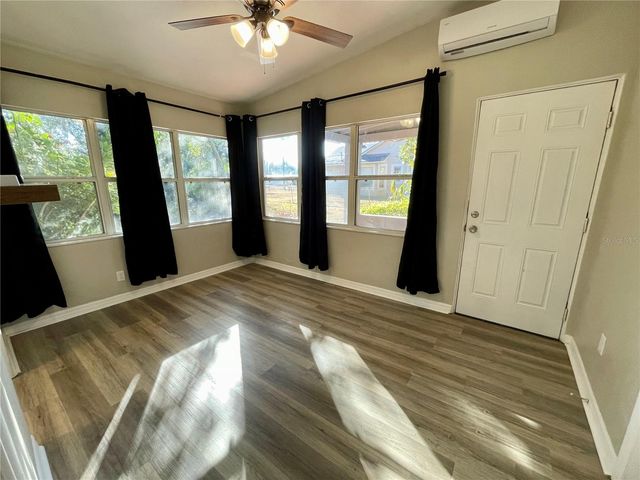 301 AVENUE E, Chuluota, FL 32766