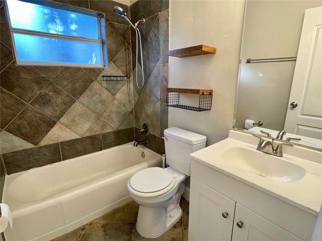 301 AVENUE E, Chuluota, FL 32766