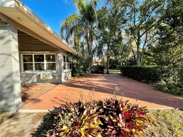 301 AVENUE E, Chuluota, FL 32766