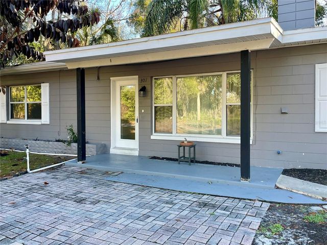 301 AVENUE E, Chuluota, FL 32766