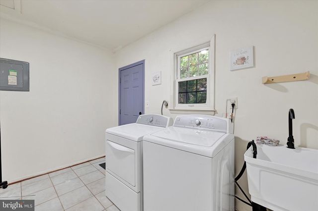 502 THERESA AVE, Essex, MD 21221