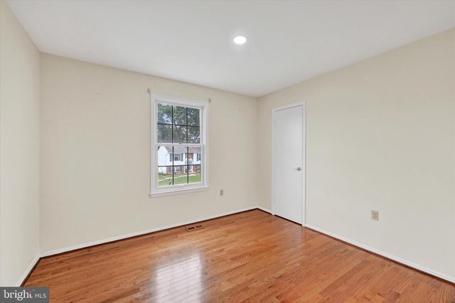502 THERESA AVE, Essex, MD 21221