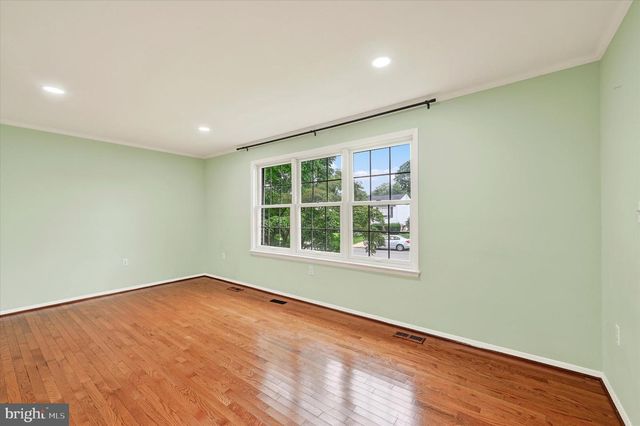 502 THERESA AVE, Essex, MD 21221