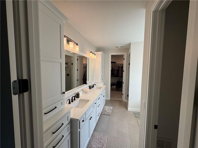15597 W 168th Place, Olathe, KS 66062