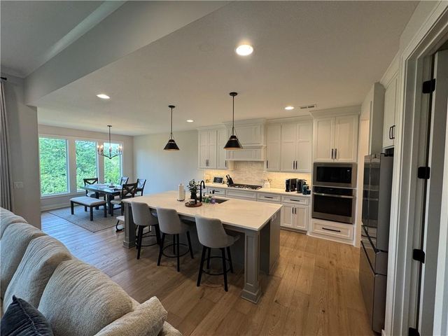 15597 W 168th Place, Olathe, KS 66062