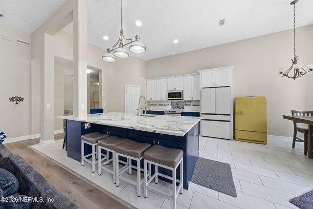 7907 DAWSONS CREEK Drive, Jacksonville, FL 32222