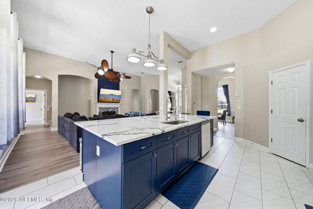 7907 DAWSONS CREEK Drive, Jacksonville, FL 32222