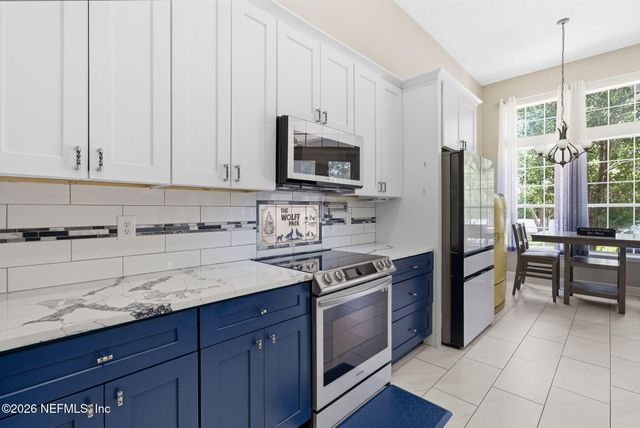 7907 DAWSONS CREEK Drive, Jacksonville, FL 32222