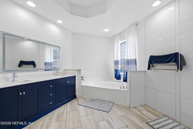 7907 DAWSONS CREEK Drive, Jacksonville, FL 32222