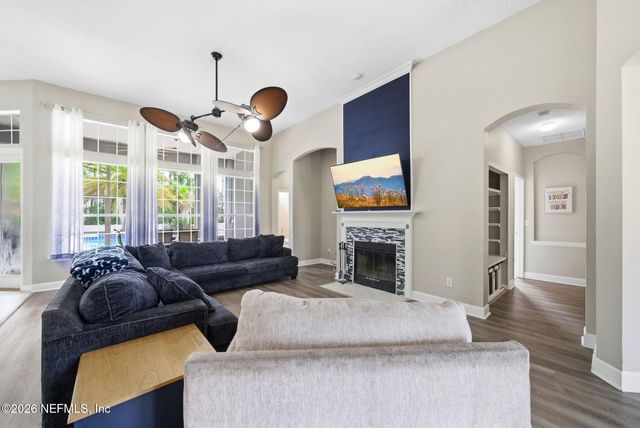 7907 DAWSONS CREEK Drive, Jacksonville, FL 32222