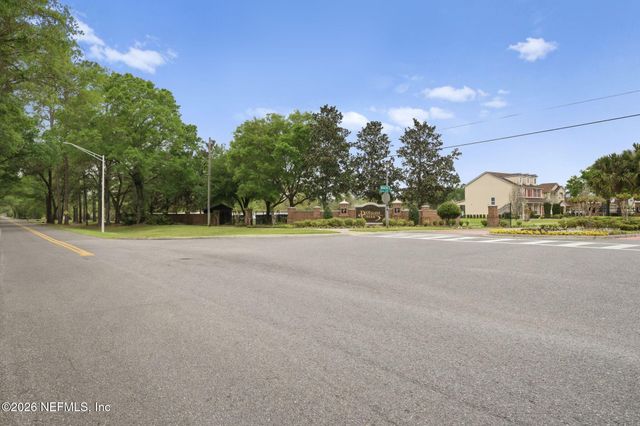 7907 DAWSONS CREEK Drive, Jacksonville, FL 32222