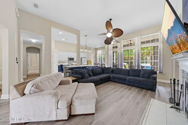 7907 DAWSONS CREEK Drive, Jacksonville, FL 32222