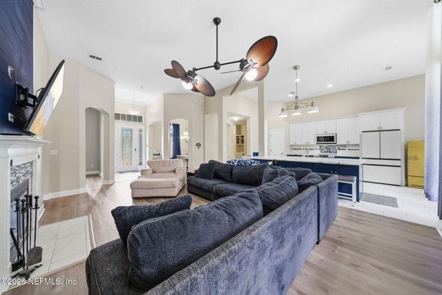 7907 DAWSONS CREEK Drive, Jacksonville, FL 32222