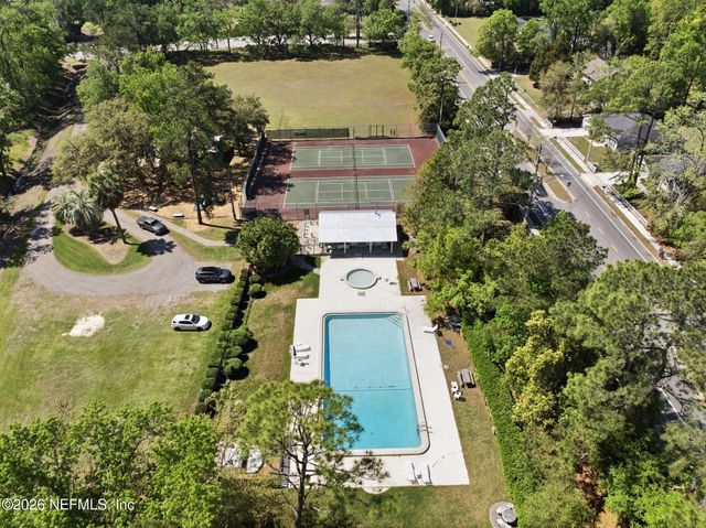 7907 DAWSONS CREEK Drive, Jacksonville, FL 32222