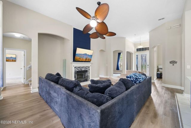 7907 DAWSONS CREEK Drive, Jacksonville, FL 32222