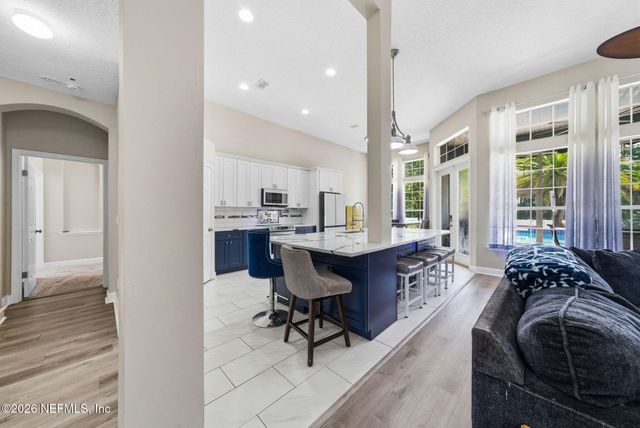 7907 DAWSONS CREEK Drive, Jacksonville, FL 32222