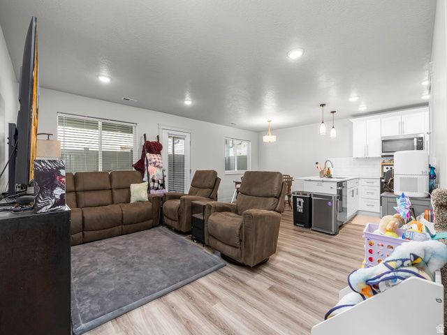 3378 W 3950 S, West Haven, UT 84401